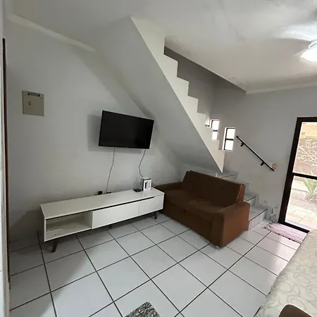 Apartamento 2 suítes com ar condicionado Maranduba-2